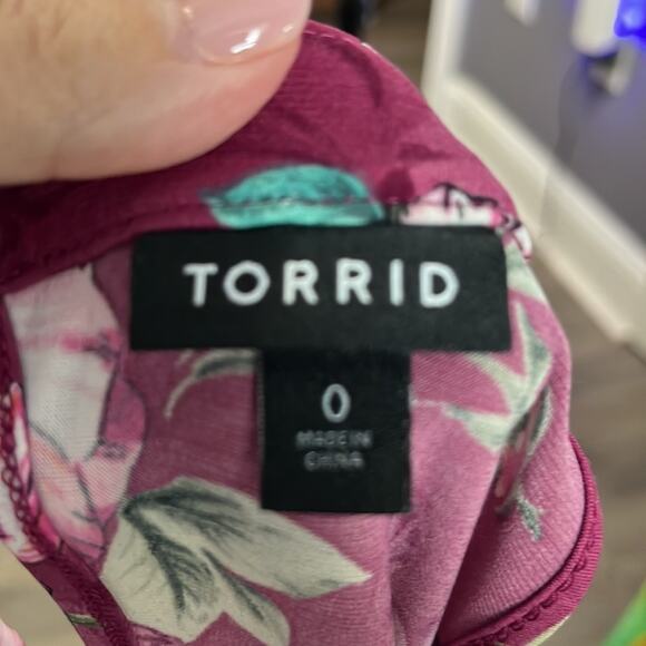 Torrid Dark Pink Floral Sleeveless Halter Top Size 0 - Picture 6 of 9